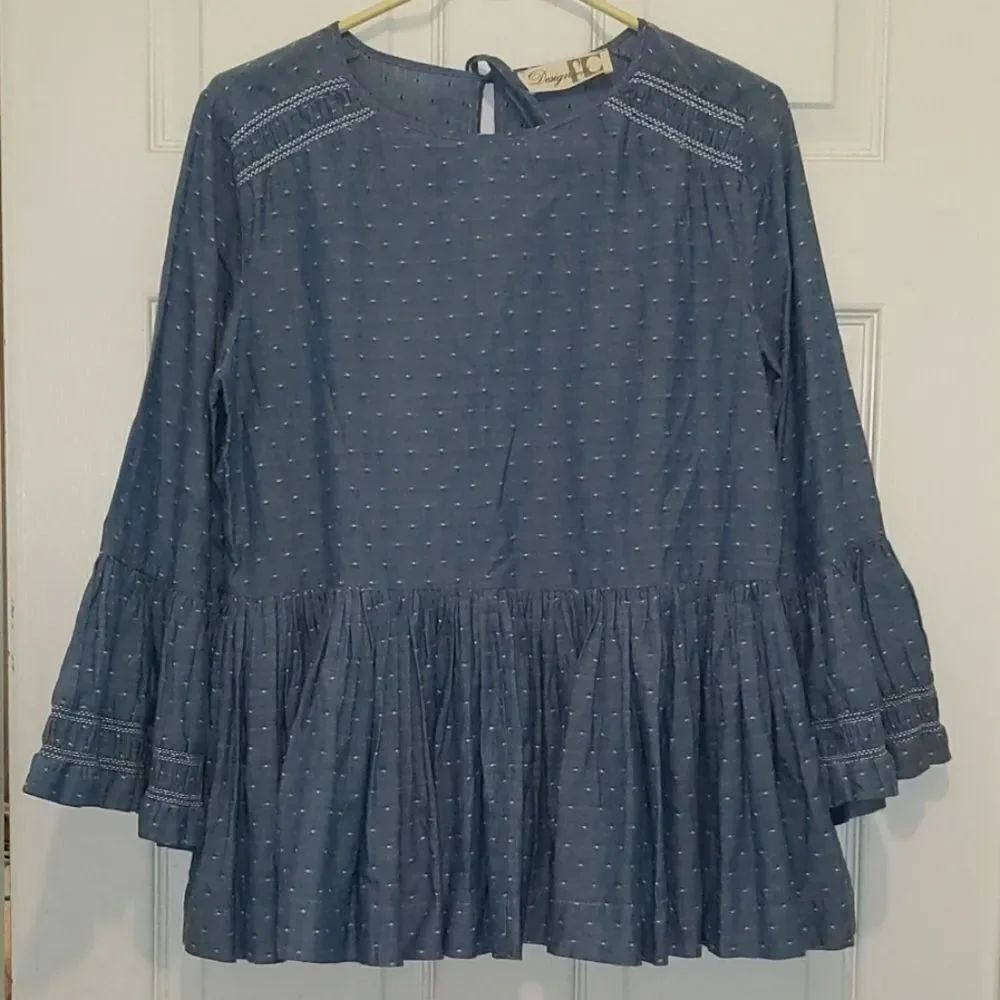 Design denim bell sleeve top Sz M NWOT
